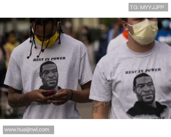 球星公开辱骂足球教练引发热议 严重影响球队氛围与公众形象 球星公开辱骂足球教练引发热议 严重影响球队氛围与公众形象