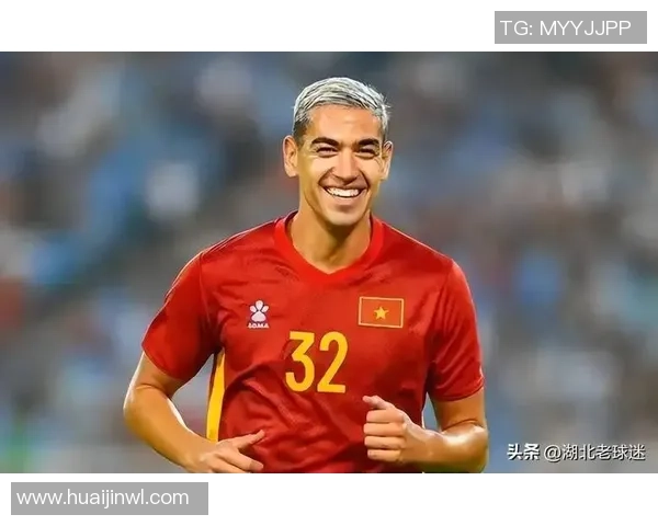 足球场上的长发风潮 足球球星的魅力与个性展示 足球场上的长发风潮 足球球星的魅力与个性展示